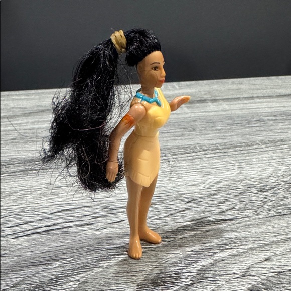 McDonald’s | Disney: Snow White & Pocahontas Miniature Dolls - Happy Meal Toys - Picture 13 of 14
